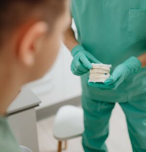 Zahn ausgeschlagen? Was im Notfall zu tun ist